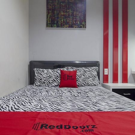 Готель Reddoorz Near Lawang Sewu Семаранг Екстер'єр фото