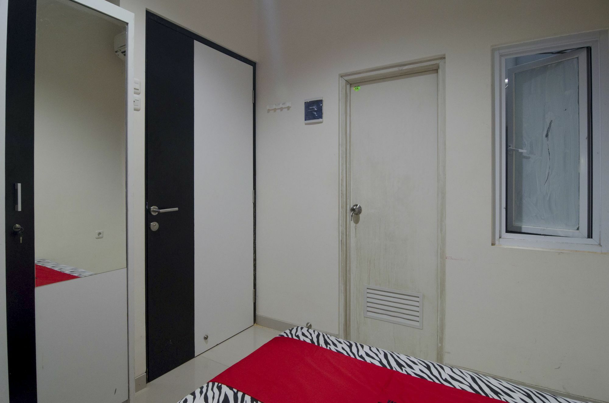 Готель Reddoorz Near Lawang Sewu Семаранг Екстер'єр фото