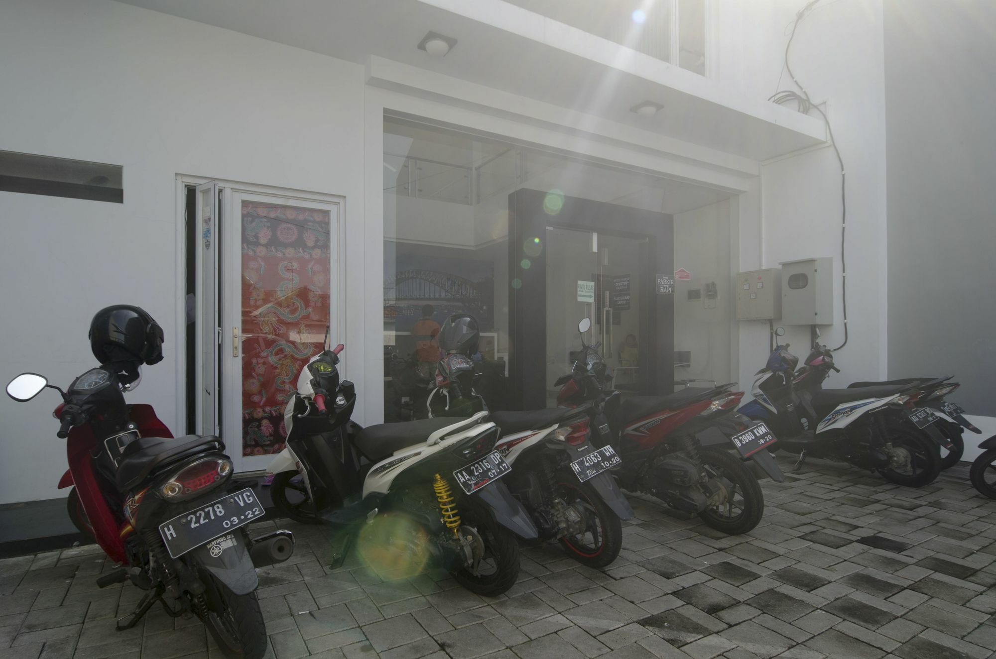 Готель Reddoorz Near Lawang Sewu Семаранг Екстер'єр фото